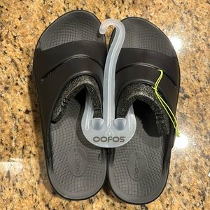 NWT ☀️ Unisex Oofos Black Sandals